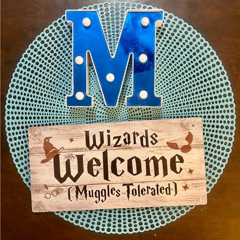 Harry Potter Sign Wizards Welcome Wooden Hanging Wall Decoration NEW